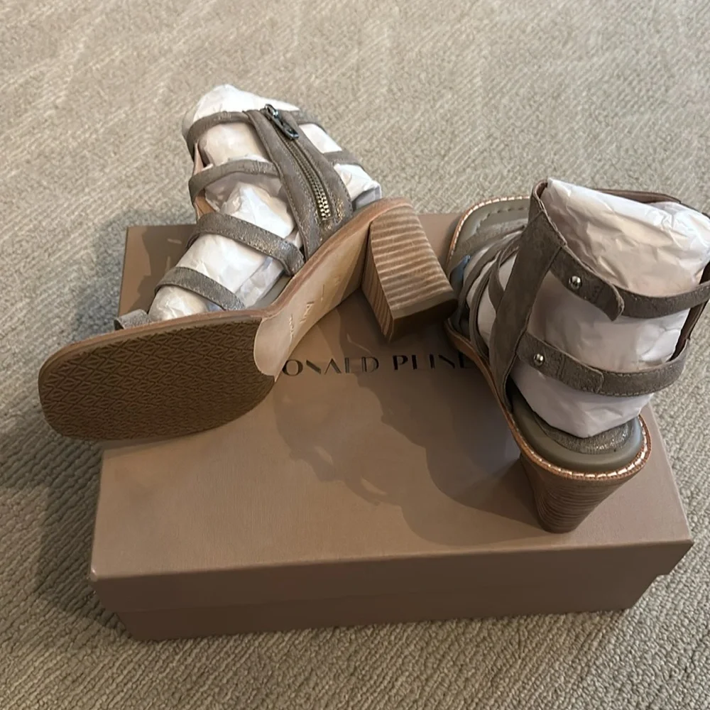 NWB Donald Pliner Jenessa Strappy Taupe Sandals